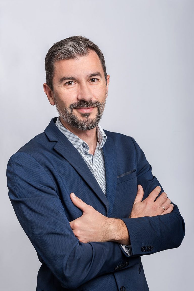 Portrait professionnel pour photo de profil Linkedin ou photo de CV à Toulouse
