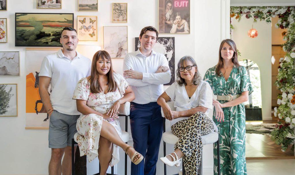 Photo d'équipe en entreprise à Toulouse lors d'une séance photo corporate - animation photo entreprise